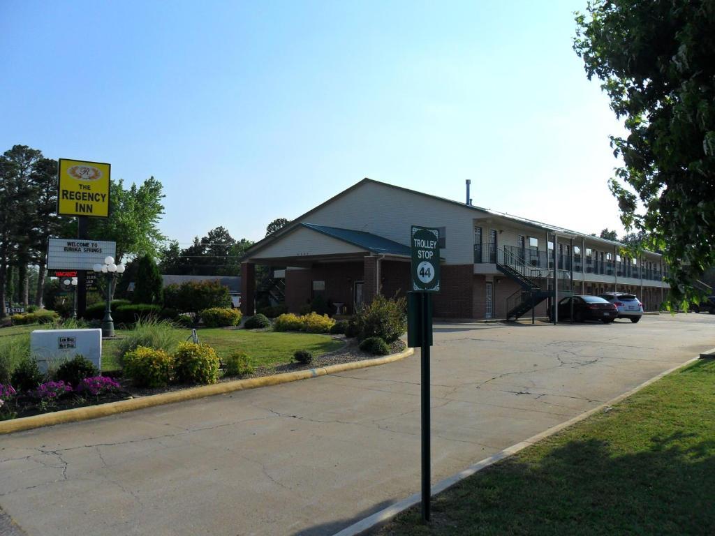 Regency Inn יוריקה ספרינגס מראה חיצוני תמונה