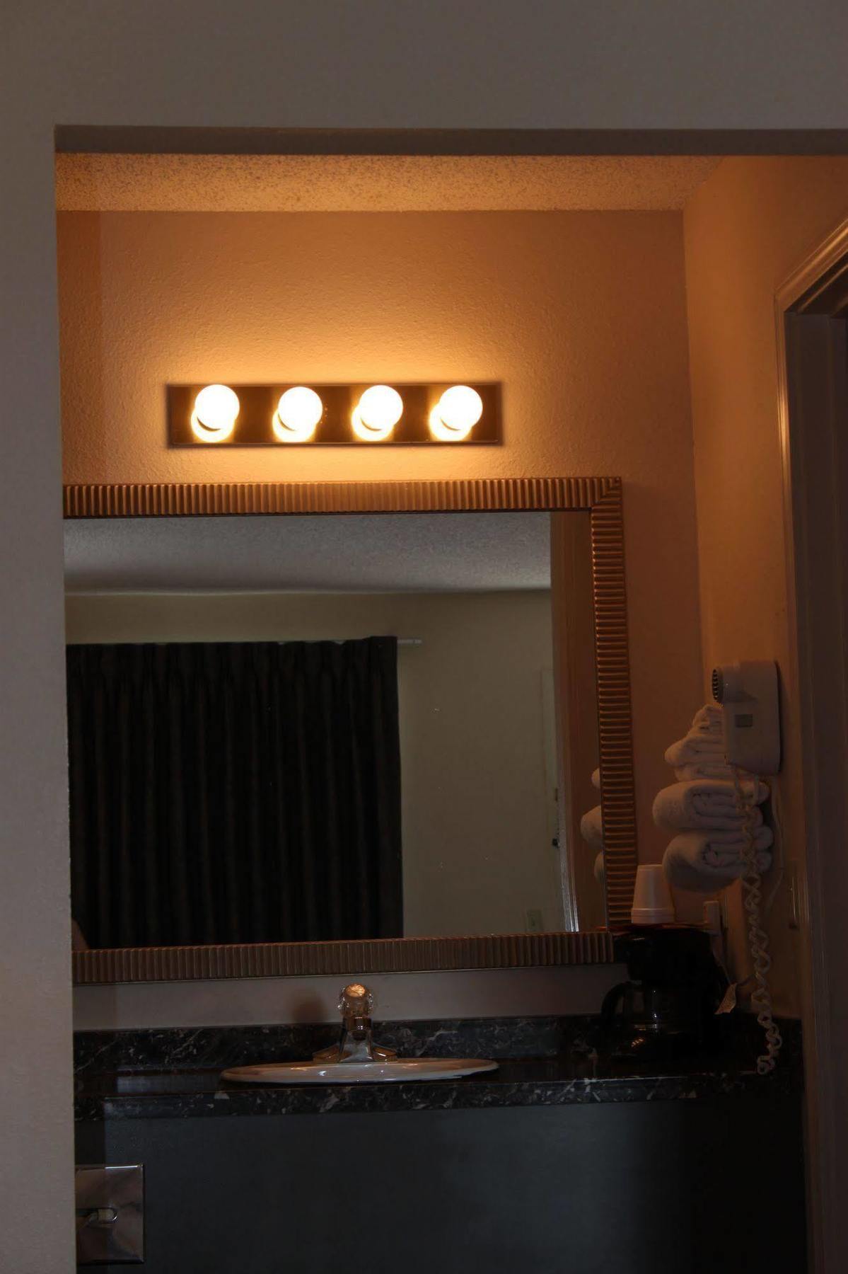 Regency Inn יוריקה ספרינגס מראה חיצוני תמונה