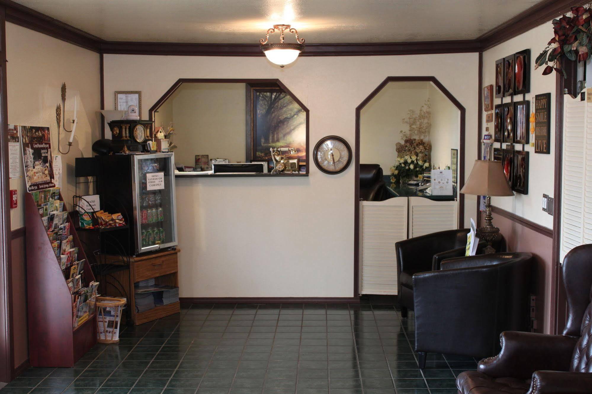 Regency Inn יוריקה ספרינגס מראה חיצוני תמונה